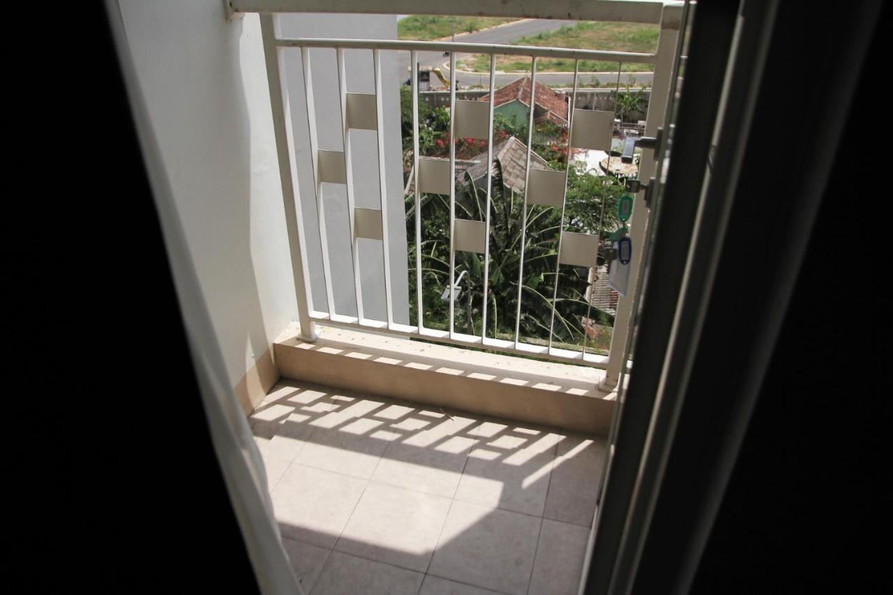 Modern And Comfortable Springlake Summarecon Near Summarecon By Travelio Apartemen